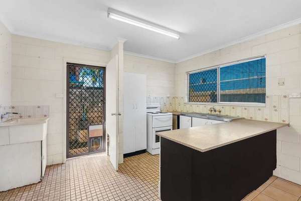 4/43 Sandown Close, Woree - Thumbnail 2