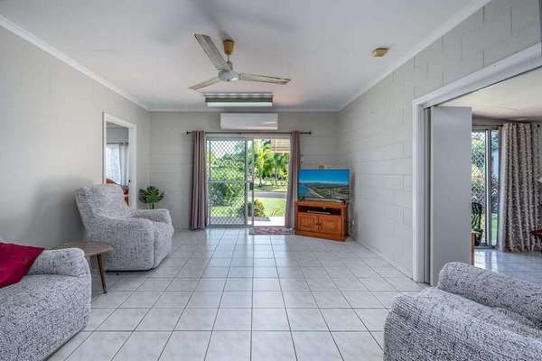 9 Olive Crescent, Kurrimine Beach - Thumbnail 5