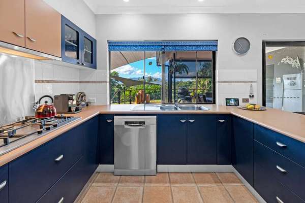 17 Allinga Close, Bentley Park - Thumbnail 5