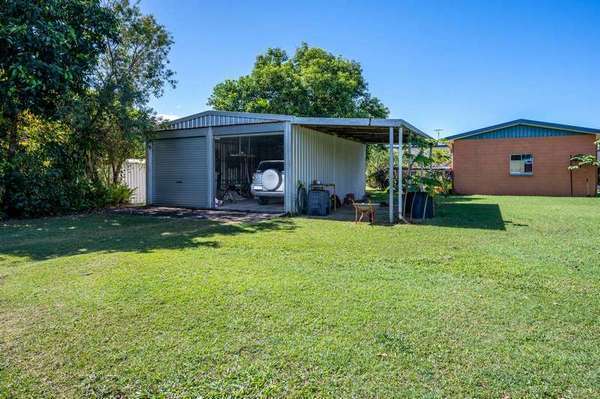 9 Olive Crescent, Kurrimine Beach - Thumbnail 3