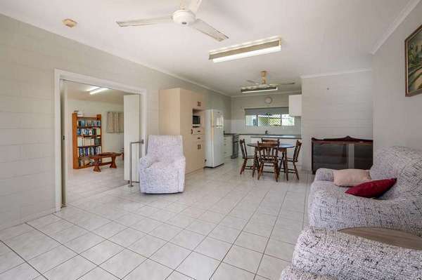 9 Olive Crescent, Kurrimine Beach - Thumbnail 4