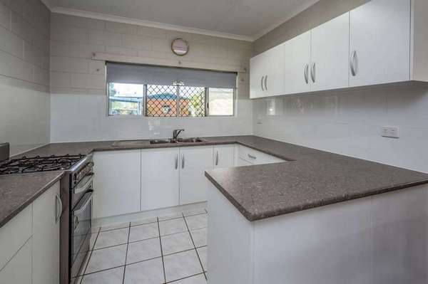 9 Olive Crescent, Kurrimine Beach - Thumbnail 2