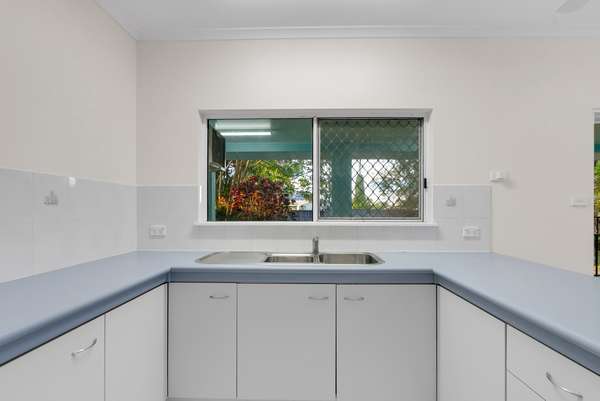 6 Allinga Close, Bentley Park - Thumbnail 8
