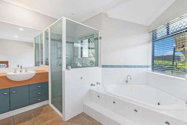 17 Allinga Close, Bentley Park - Thumbnail 4