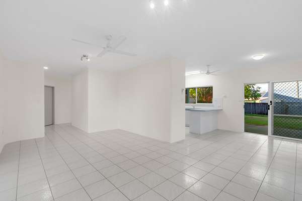 6 Allinga Close, Bentley Park - Thumbnail 2
