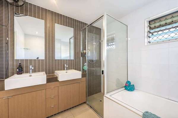 1/110 Harbour Drive, Trinity Park - Thumbnail 4