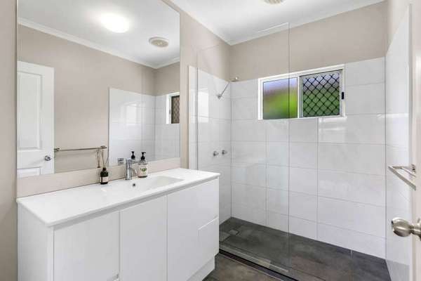 10 Lamb Street, Smithfield - Thumbnail 3