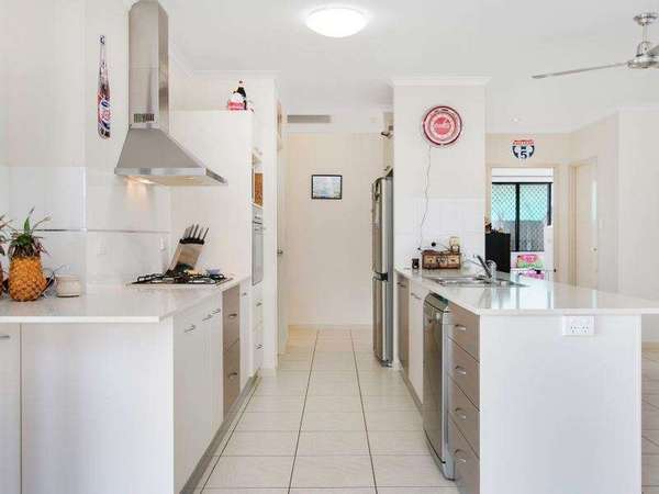 13 Mount Close, Edmonton - Thumbnail 3