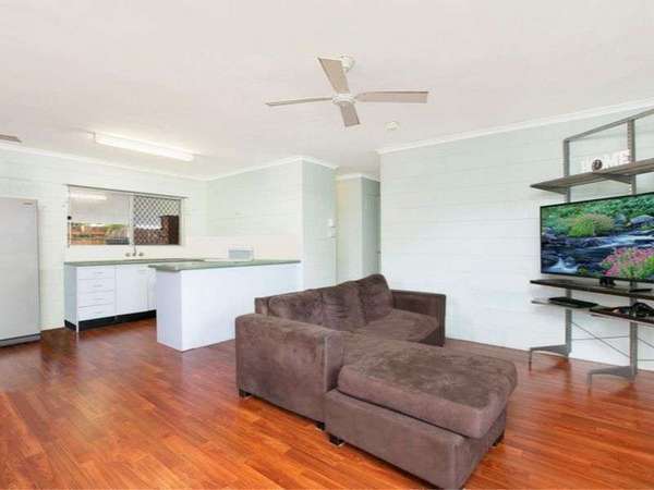 10 Greenfield Close, Mooroobool - Thumbnail 3