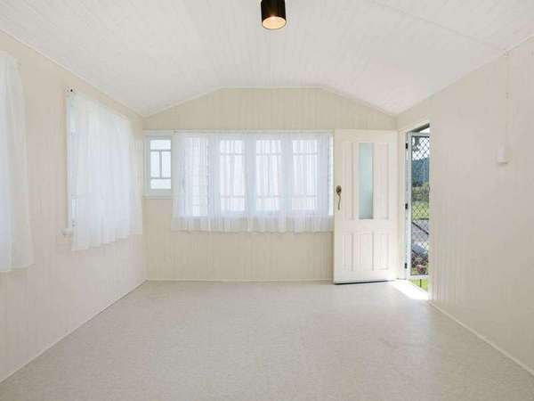 36 Tills Street, Westcourt - Thumbnail 7