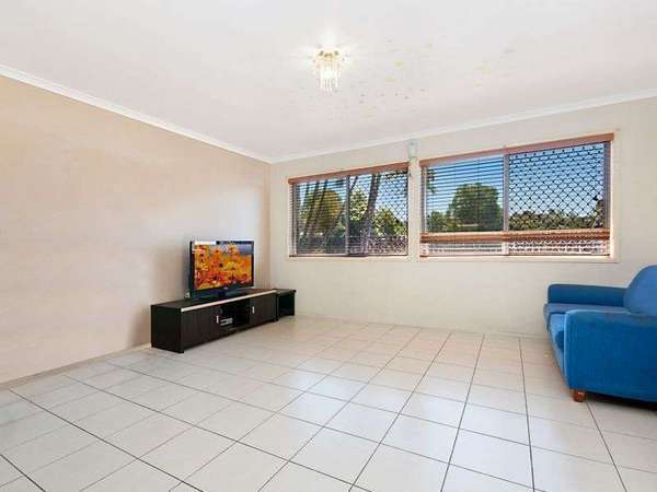 7 Shang Street, Mooroobool - Image 1