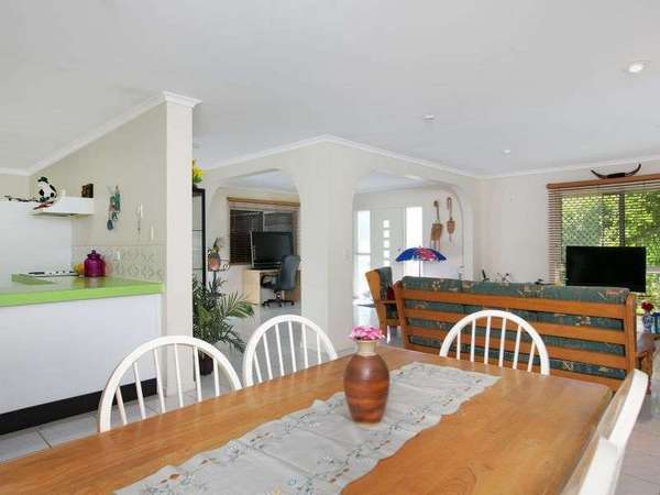 3 Hadrian Avenue, Mooroobool - Thumbnail 6