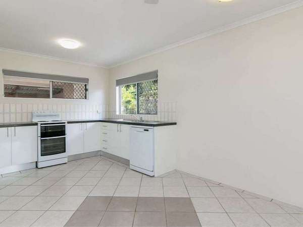 1 Coleus Court, Mooroobool - Thumbnail 3