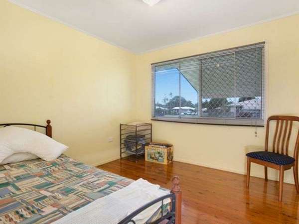 16 Witney Street, Manoora - Thumbnail 5