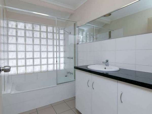 1 Coleus Court, Mooroobool - Thumbnail 4