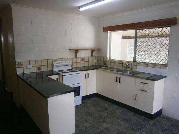 8 Lavender Street, Mooroobool - Thumbnail 6