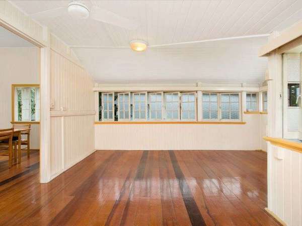 9 Ascot Avenue, Westcourt - Thumbnail 3