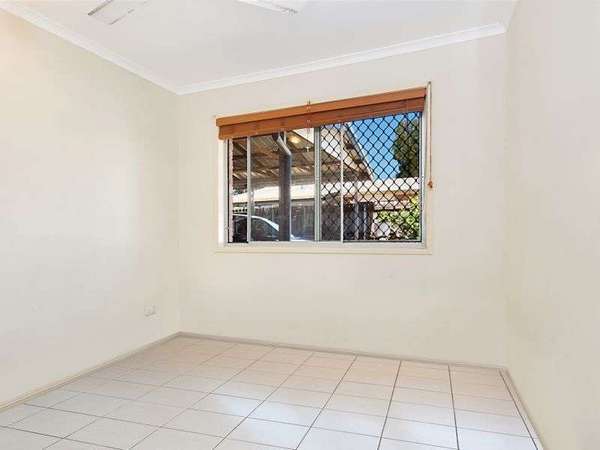 7 Shang Street, Mooroobool - Thumbnail 4