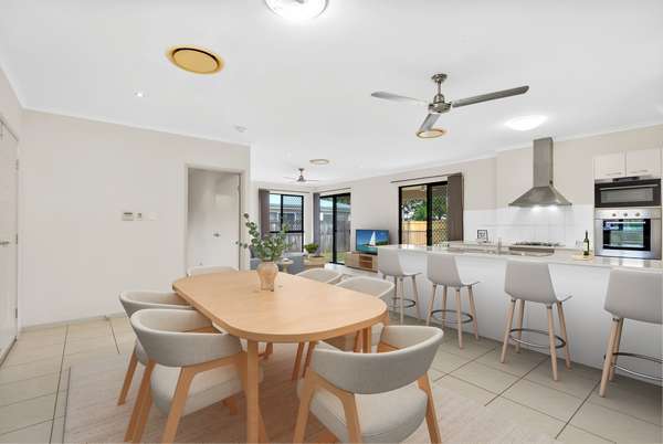 13 Mount Close, Edmonton - Thumbnail 4