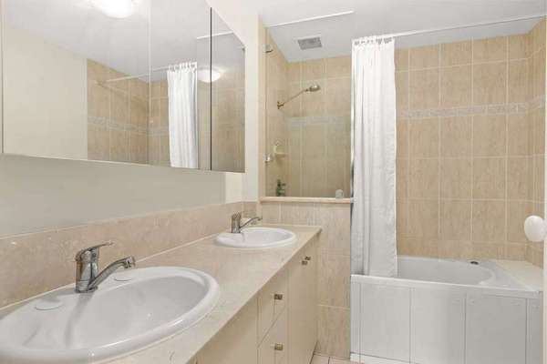 1018/2 Greenslopes Street, Cairns North - Thumbnail 4