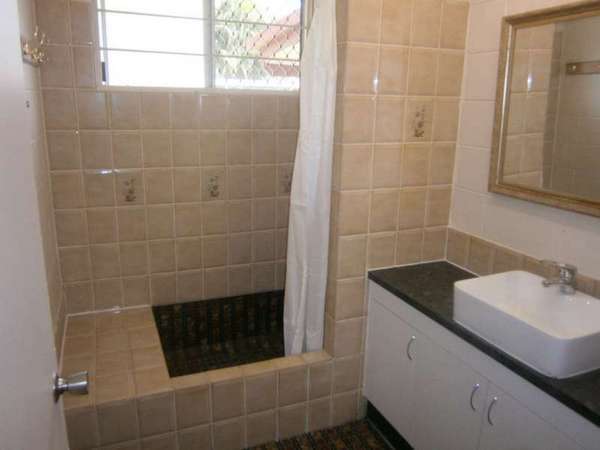 8 Lavender Street, Mooroobool - Thumbnail 7