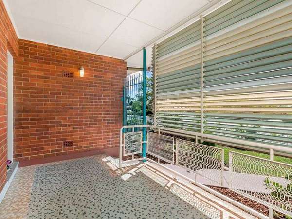245 Aumuller Street, Westcourt - Thumbnail 4