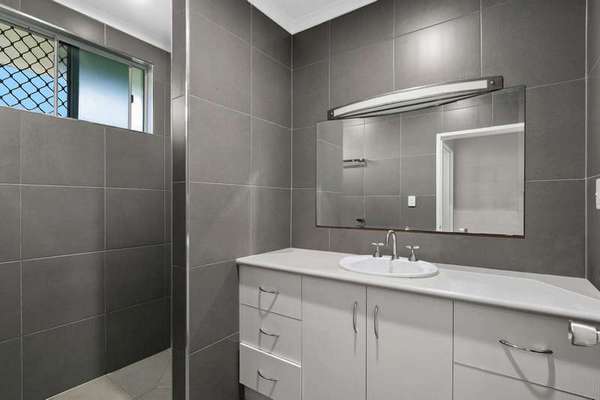 12 Primrose Street, Mooroobool - Thumbnail 5