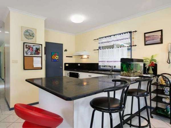 2 Jarrad Close, Mooroobool - Thumbnail 4