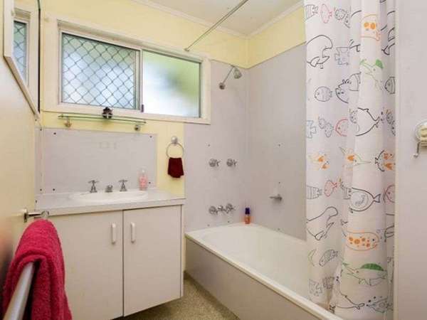 16 Witney Street, Manoora - Thumbnail 7