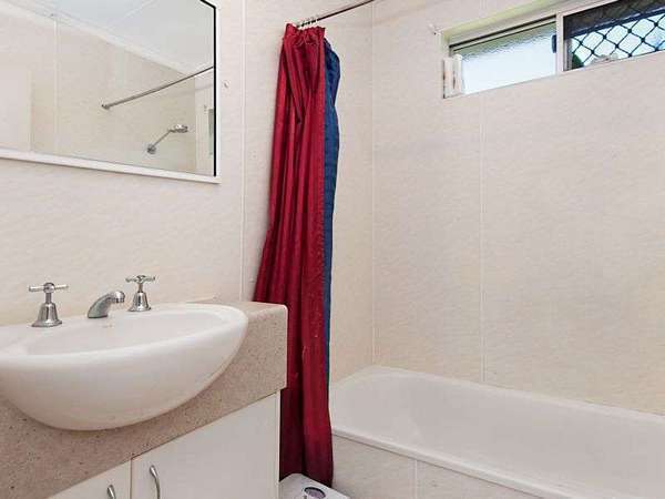 7 Shang Street, Mooroobool - Thumbnail 5