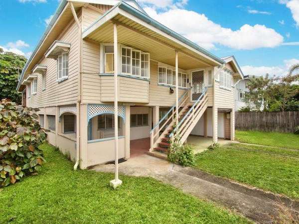 9 Ascot Avenue, Westcourt - Image 1