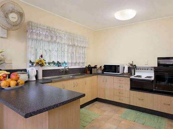 280 Buchan Street, Westcourt - Thumbnail 3