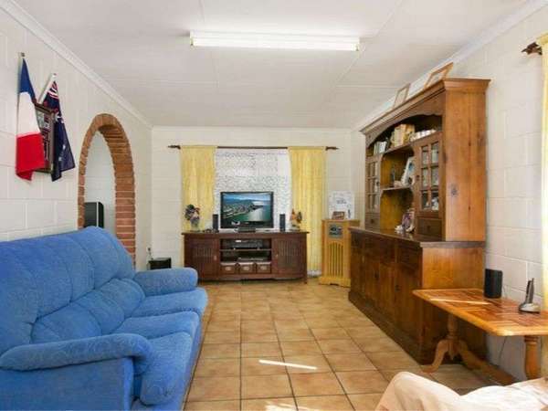 24 Adam Drive, Brinsmead - Thumbnail 2