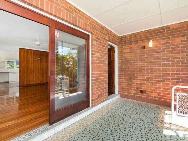 245 Aumuller Street, Westcourt - Thumbnail 3