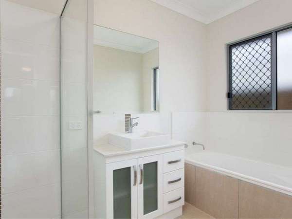 44 Springbrook Avenue, Redlynch - Thumbnail 8