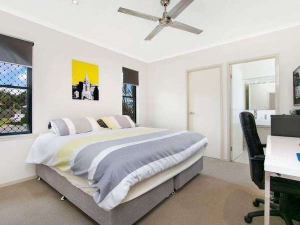 13 Mount Close, Edmonton - Thumbnail 7