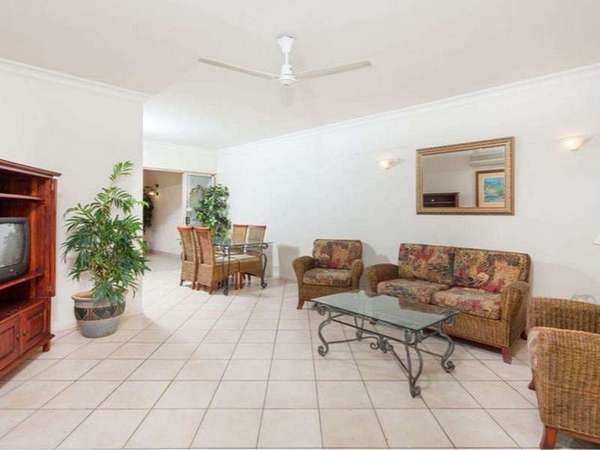 821/2 Greenslopes Street, Cairns North - Thumbnail 2