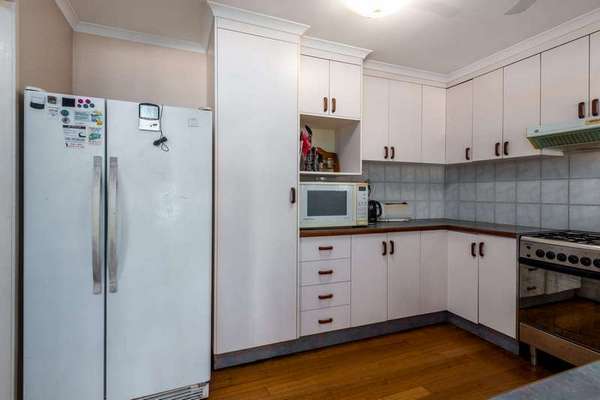 18 Serissa Street, Mooroobool - Thumbnail 5