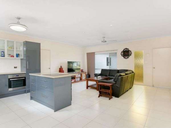 8-10 Academy Close, White Rock - Thumbnail 2