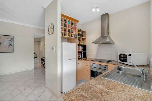 1807/2-10 Greenslopes Street, Cairns North - Thumbnail 6