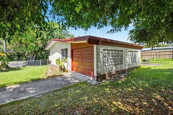 8 Lavender Street, Mooroobool - Thumbnail 2
