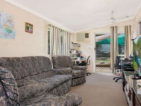 34 Dunbar Street, Mooroobool - Thumbnail 7