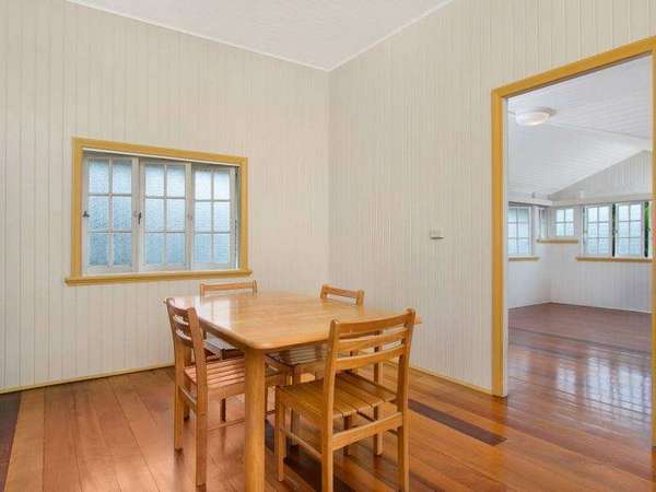 9 Ascot Avenue, Westcourt - Thumbnail 4