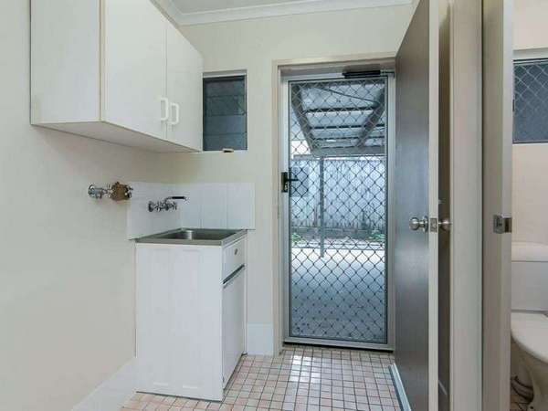 1 Coleus Court, Mooroobool - Thumbnail 7