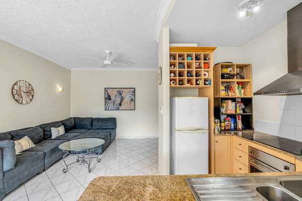 1807/2-10 Greenslopes Street, Cairns North - Thumbnail 7