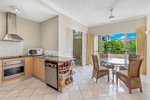 1807/2-10 Greenslopes Street, Cairns North - Thumbnail 4