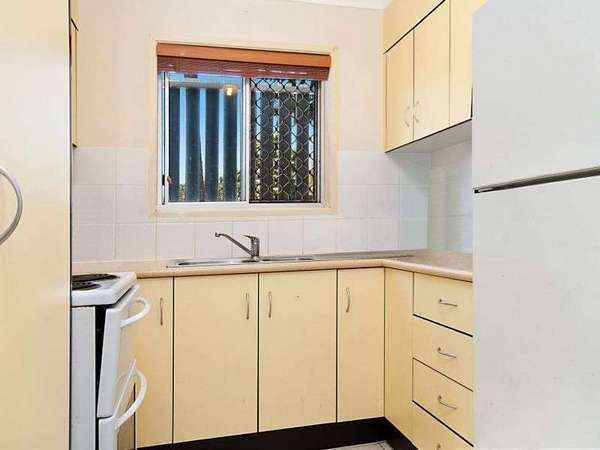 7 Shang Street, Mooroobool - Thumbnail 3