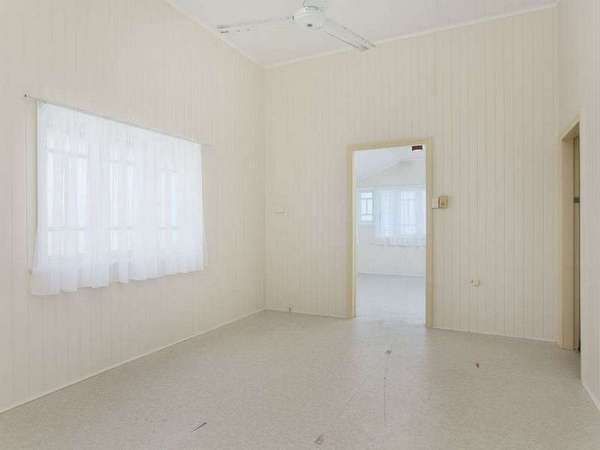 36 Tills Street, Westcourt - Thumbnail 8