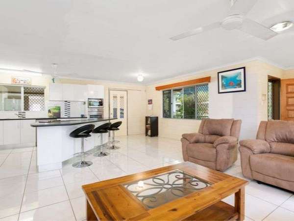19 Peridot Street, Bayview Heights - Thumbnail 2