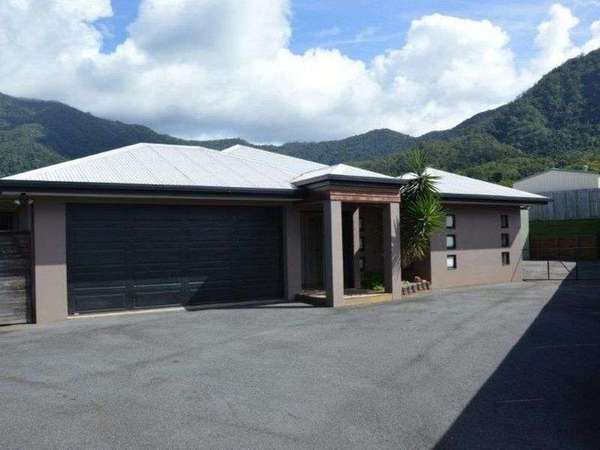 27 Bundey Street, Bentley Park - Image 1